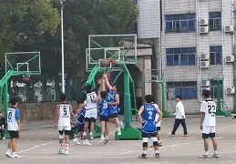 包含都灵队在比赛中展现出色控球能力的词条